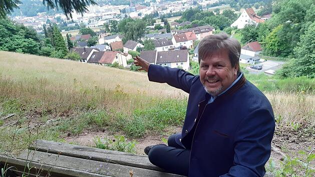 Einer von Claus Ehrhardts Lieblingsplätzen: eine Bank am Pörbitscher Hang.