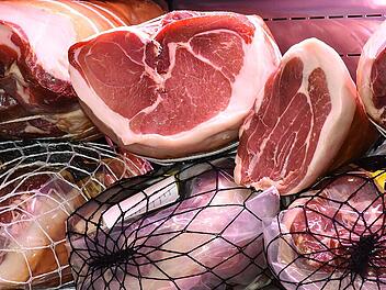 Ob Schinken, Steaks oder Würstchen: Viele Deutsche essen sehr gerne Fleisch.
