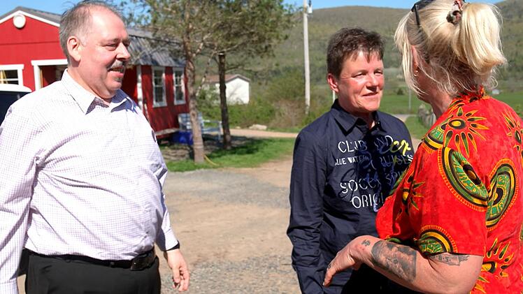 Silvio und Andrea treffen in Kanada auf die B&auml;uerin.