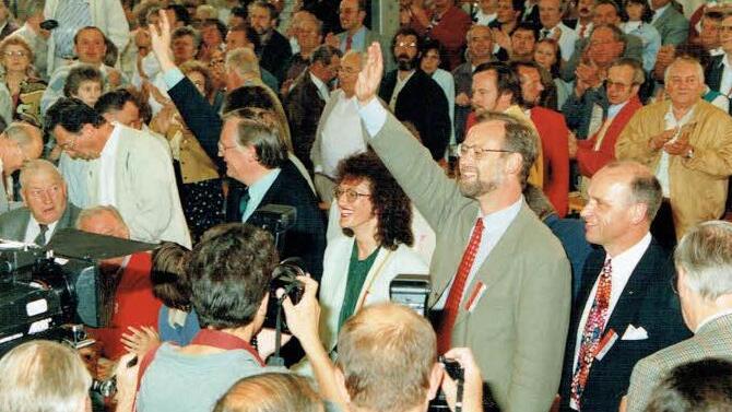 120-Jahr-Feier des SPD-Ortsvereins Wirsberg im Jahr 1994 mit dem damaligen Parteivorsitzenden und Kanzlerkandidaten Rudolph Scharping als Festredner.  Foto: privat