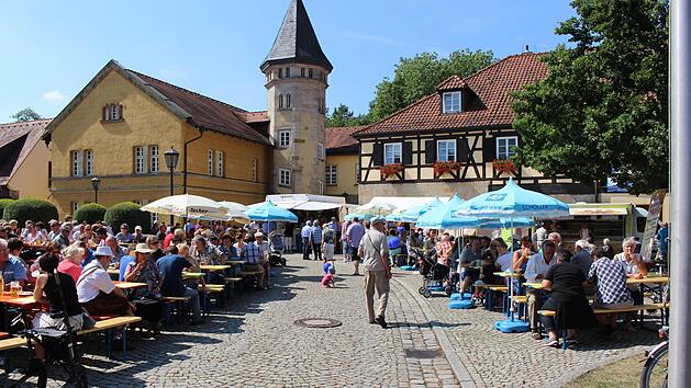 Ein Bild aus vergangenen, corona-freien  Zeiten: Die "Genusstage Coburger Land" haben sich in den letzten acht Jahren zu einem immer beliebteren Termin im Veranstaltungskalender gemausert. Der Ort der Veranstaltung wechselt - unser Foto stammt von einem Genusstag in der Domäne in Rödental. Foto: CT-Archiv
