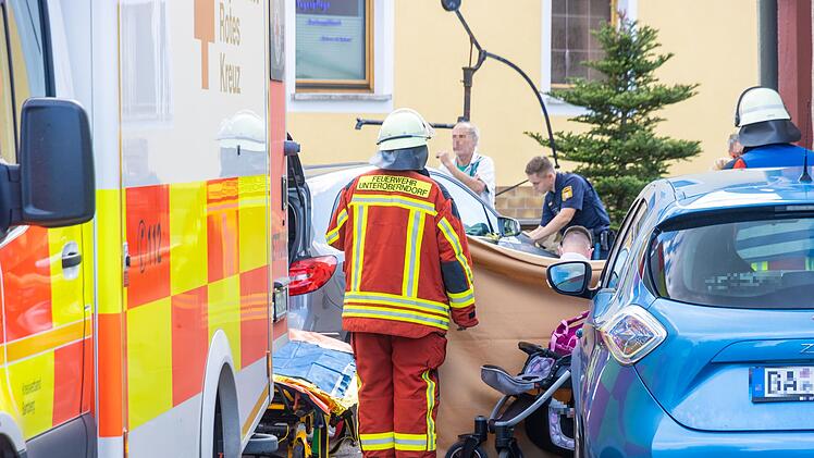 Schwerer Unfall in Breiteng&uuml;&szlig;bach: Kind (3) wird von Auto erfasst und lebensgef&auml;hrlich verletzt