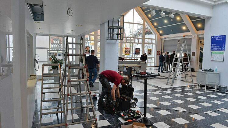 Auch wenn fleißige Handwerker noch die nächsten Wochen und Monate zu tun haben: Der Veranstaltungsbetrieb in der Stadthalle kann nach Angaben der Verwaltung trotz Umbau ohne Unterbrechung weiterlaufen.
