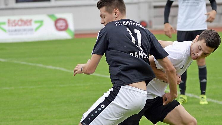 Der Lichtenfelser Trainer Alexander Grau muss im Spiel gegen Abtswind auf den erkrankten Lukas Dietz (r., hier im Spiel gegen den FC Eintracht Bamberg) verzichten.  Foto: G. Czepera