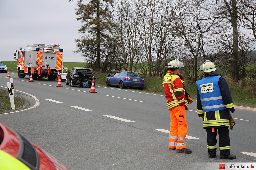 Auffahrunfal auf B173 bei Köditz - Drei Personen verletzt