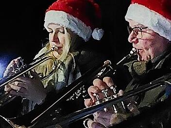 Die Musikanten der Musikvereinigung Machtilshausen stimmten auf Weihnachten ein.