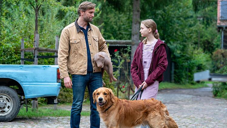 Tanja Wagner (Cléo Buzási) pflegt Klaus, den nicht ganz gesunden Hund von Frau Lehmann. Von Tierarzt Eric (Ulrich Brandhoff) bekommt sie einen Erste-Hilfe-Kurs für Vierbeiner.