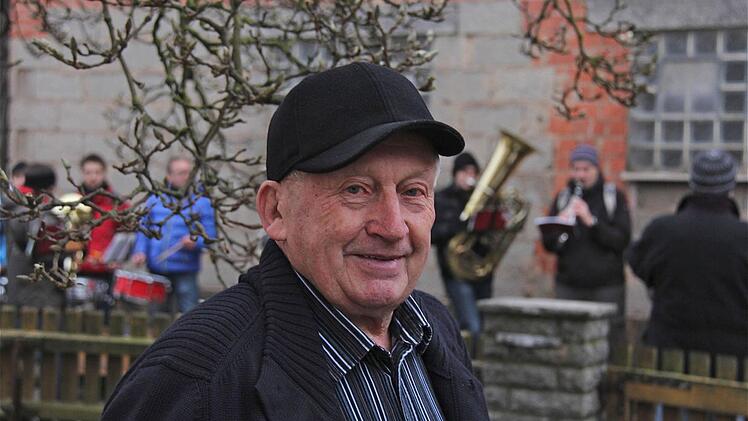 Für Karl Heilmann gehört das Silvesterblasen zur Dorftradition.