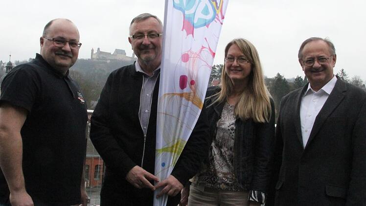 Die Jury des SÜC-Jugend-Cups 2018 (v. l.): Jürgen Rückert, Kreisvorsitzender des Bayerischer Landessportverbandes, Jürgen Heeb, Vorsitzender des Sportverbandes Coburg, Angelika Reng und Ferenc Batyi von der SÜC Coburg.  Foto: Maximilian Glas