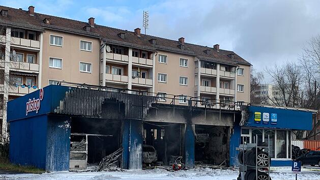 Bei Arbeiten in der Werkstatt ist es nach Angaben der Feuerwehr aus bisher ungekl&auml;rter Ursache zu einem Brand gekommen.  Foto: News5/Friedrich