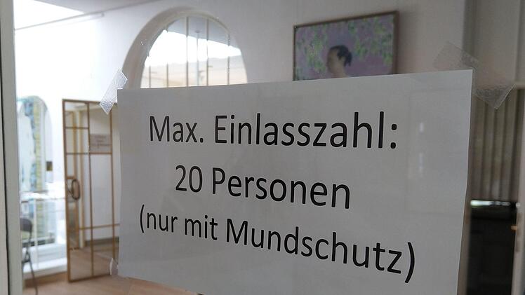 Klare Regeln gelten in Corona-Zeiten für Besucher der Ausstellungen im Kunstverein Coburg.Foto: Jochen Berger