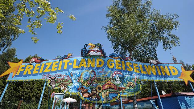 Blick auf den Eingang zum Freizeit-Land Geiselwind.