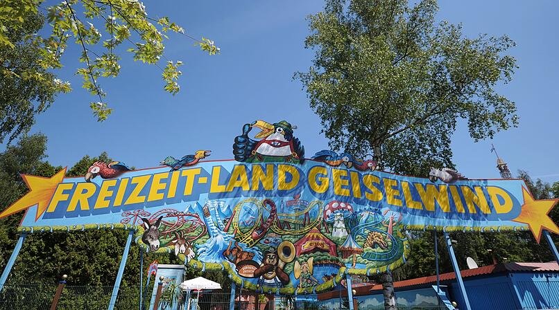 Blick auf den Eingang zum Freizeit-Land Geiselwind.