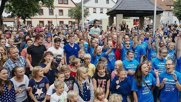 Die Vorfreude ist groß in Tiefenlesau. Fotos: BR/Philipp Kimmelzwinger