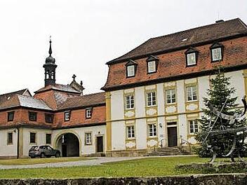 In der früheren Schloss-Remise ist das Verwaltungsgebäude der VG Ebelsbach untergebracht. Die Gemeinde will die Räume mit Hilfe des kommunalen Investitionsprogramms energetisch sanieren und behindertengerecht ausstatten. Foto: Günther Geiling