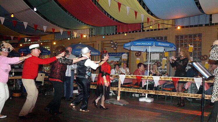 Polonaise vor Acht - Stimmung pur schon vor 20 Uhr Foto: Susanne Deuerling