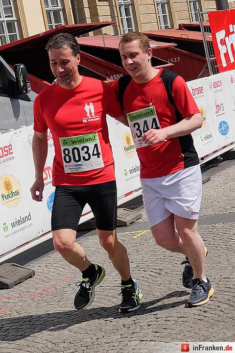 Weltkulturerbelauf 2017 in Bamberg: Der Zieleinlauf am Maxplatz