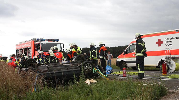 Schwerer Unfall bei Dondörflein  Foto: Richard Sänger