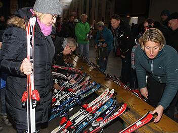 Skier für Kinder und Jugendliche waren bei der Skibörse der Naturfreunde Kulmbach  wieder sehr begehrt. Sonny Adam