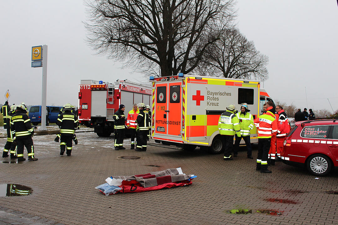 Landkreis Fürth: Auto überschlägt sich - 42-Jähriger lebensgefährlich verletzt