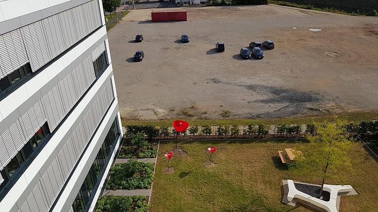 Blick vom Medical Velley Center in Richtung Süden: Wo vereinzelte Autos parken, soll künftig ein Forschungszentrum stehen.