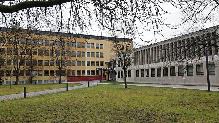 Könnte auch als Hotel mit Tagungsbereich dienen: Das Justizgebäude an der Ketschendorfer Straße. Foto: Simone Bastian