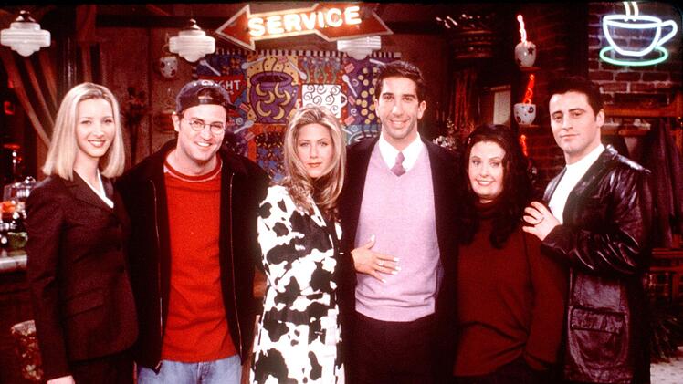 Lisa Kudrow (von links), der 2023 verstorbene Matthew Perry, Jennifer Aniston, David Schwimmer, Courteney Cox Arquette und Matt Leblanc waren die Gesichter der Sitcom "Friends".