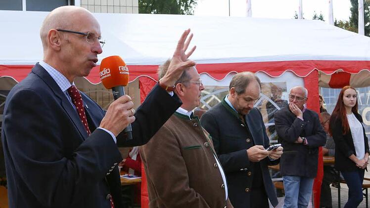 Geschäftsführer Walter Schweinsberg stellte die Umbaumaßnahmen vor.