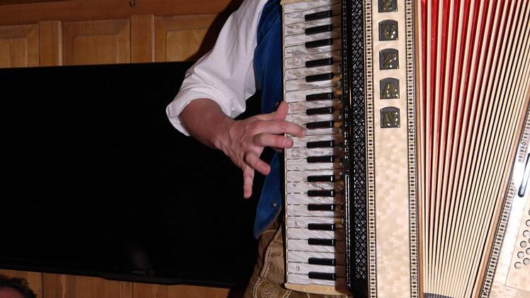 A echte Gaudi: das Wirtshaussingen in Ebersdorf bei Coburg. Foto: Berthold Köhler