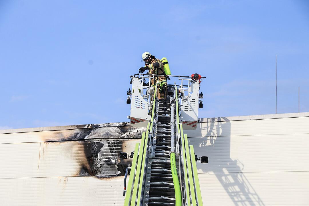 Brand in Lagerhalle in Bamberg