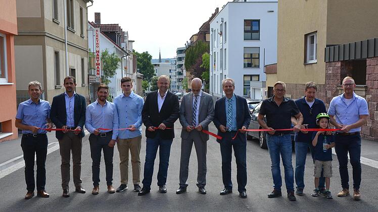 Der Bauabschnitt 1 an der Kreuzung Erhardstraße/Landwehrstraße wurde offiziell freigegeben. Björn Hein