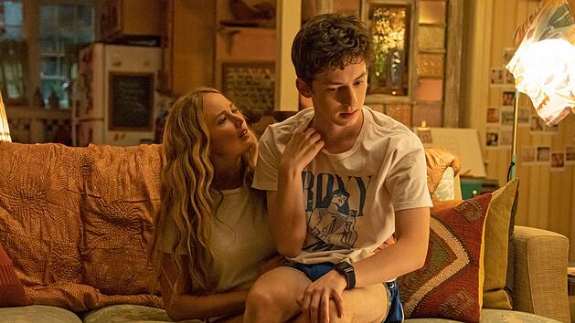 Die Komödie "No Hard Feelings" erzählt von Uber-Fahrerin Maddie (Jennifer Lawrence), die dem unerfahrenen Jüngling Percy (Andrew Barth Feldman) ein bisschen was über die Liebe beibringen soll ...