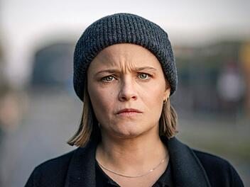 Die Bremer Kommissarin Liv Moormann (Jasna Fritzi Bauer) muss im neuen Bremer "Tatort"-Krimi den Mord an einer  bemitleidenswerten Studentin aufkl&auml;ren. Ihre Partnerin Linda Selb liegt derweil im Krankenhaus - nach der Attacke durch einen Verd&auml;chtigen.