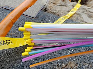 Glasfaserkabel sind unscheinbar, können aber gigantische Datenmengen übertragen.  Foto: Julian Stratenschulte/dpa