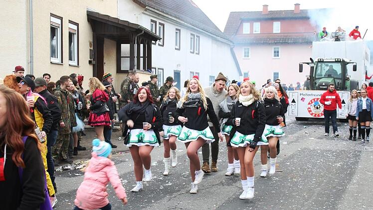 Kein Fasching ohne Garde-Mädels Fotos: Steffen Vetter