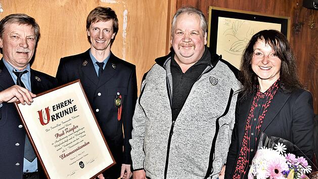 Ein besondere Auszeichnung wurde dem scheidenden Vorsitzenden Paul Ziegler (2. v. r.) zuteil: Er wurde zum Ehrenvorsitzenden ernannt. Mit ihm freuen sich (v.l.) Hans Fiedler, Harald Fiedler und B&uuml;rgermeisterin Christine Frie&szlig;.
