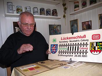 "Vielleicht vermache ich sie irgendwann einmal der Stadt": Ernst Fleischmann und seine Erinnerungsstücke von der Eröffnungsfahrt.