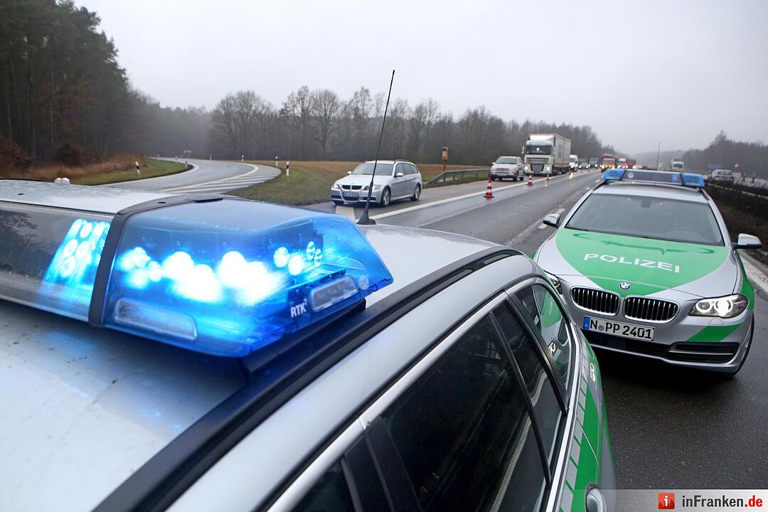 Kilometerlange Staus nach Lkw-Unfall auf der A3 - Fahrer erleidet wŠhrend Fahrt Herzinfarkt