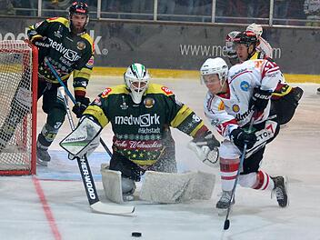 Die Regensburger brachte die HEC-Defensive noch fast zur Verzweiflung (Foto), in Landshut fing sie sich schon im ersten Drittel vier Gegentore ein. Foto: Picturedreams.