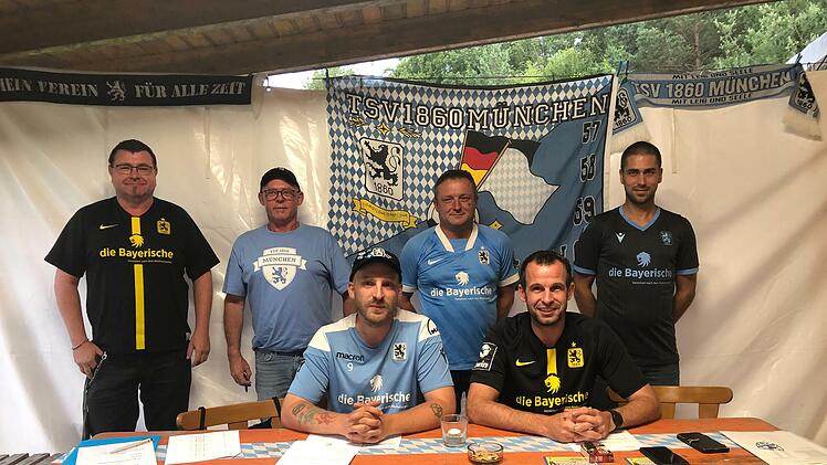 Das ist der Vorstand der Saaletal-Löwen, ein junger Fanclub des TSV 1860 München. Foto: Tamara Neder