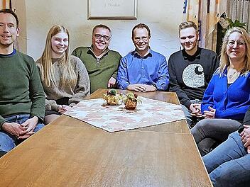 Der neue Vorstand der Faschingsgesellschaft Steinwiesen (von links): Bürgermeister Gerhard Wunder, Frank Höhn, Silja Rehwald, Jürgen Deuerling, Sven Schuster, Pascal Ströhlein, Alexandra Schmittdorsch und Christian Müller