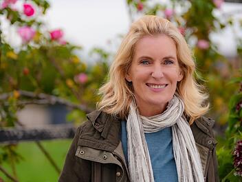 In der aktuellen Ausgabe von "Erlebnis Erde" reist Schauspielerin Maria Furtw&auml;ngler durch die G&auml;rten Deutschlands.