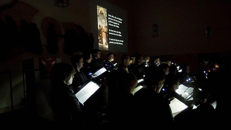Die "Kleine Kantorey" und der Projektchor "Vox nova" beeindruckten bei ihrem gemeinsamen Auftritt in der Coburger Johanneskirche. Foto: Jochen Berger