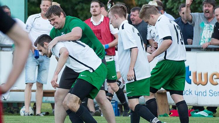 Die Spieler des TSV Neukenroth haben in Knellendorf gegen den VfR Johannisthal den ersten Schritt zum Aufstieg in die Kreisliga getan. Dieser kann heute in Oberlangenstadt perfekt gemacht werden. Foto: H. Weiß