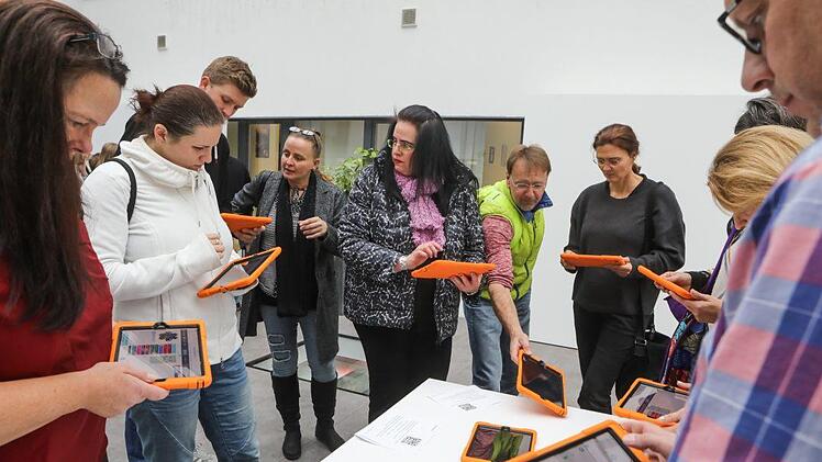 Rund 80 Lehrerinnen und Lehrer aus Franken probierten beim KLARTEXT!-Lehrermedientag im Verlag der Mediengruppe Oberfranken Lernprogramme aus. Foto: Barbara Herbst