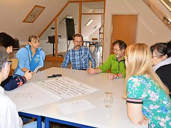 Der Kreisjugendring will verbindliche Regeln für den Umgang mit Smartphones während seiner Fahrten und Freizeiten einführen. Foto: privat