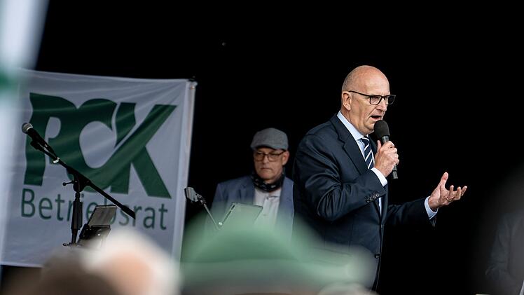 Ministerpr&auml;sident Woidke bei der &Ouml;lraffinerie PCK