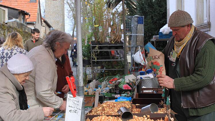 Blumenziwbeln und Sämereien waren begehrt.