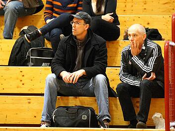 Gemeinsam erlebten sie weitaus mehr H&ouml;hen als Tiefen mit den Brose Baskets: Trainer Chris Fleming (l.) und Manager Wolfgang Heyder. Foto: sportpress