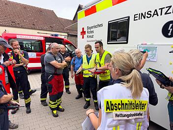 Großangelegte Vermisstensuche im Kreis Bayreuth - Einsatzkräfte finden Leiche in Wald